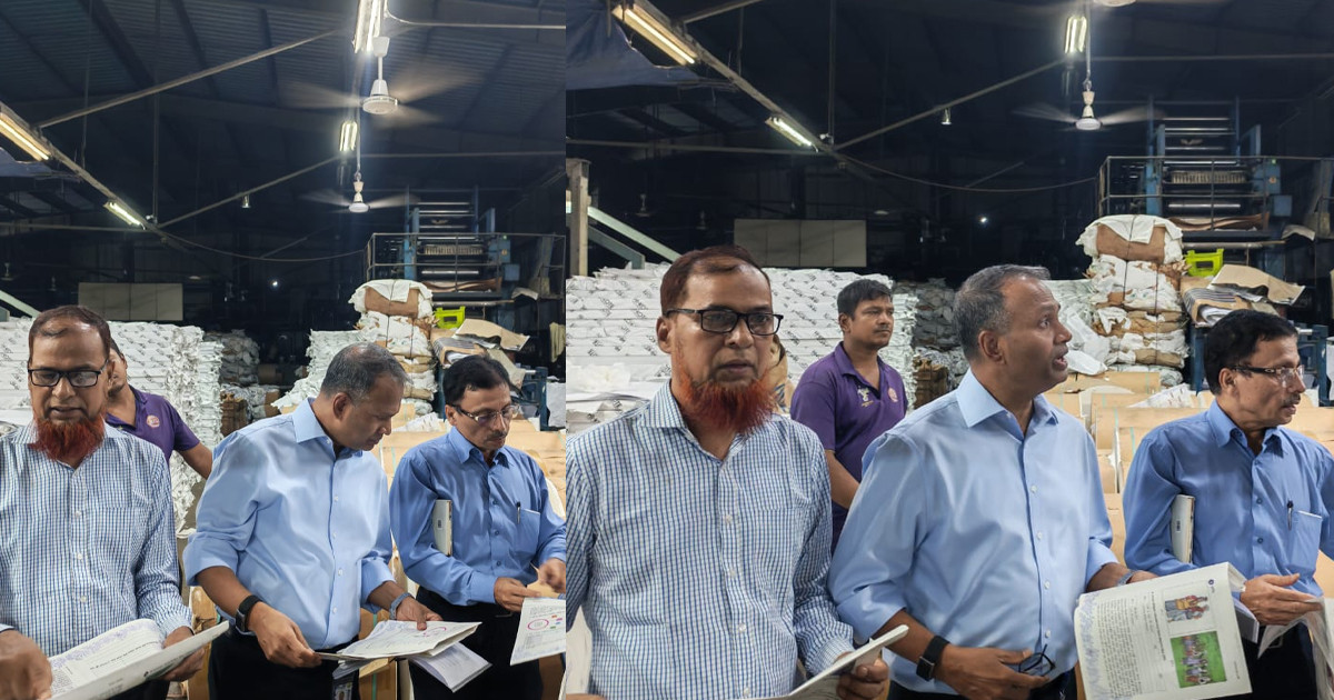 পাঠ্যপুস্তক ছাপানোর অগ্রগতি দেখতে তেজগাঁওয়ের ছাপাখানা পরিদর্শনে গিয়াস উদ্দিন রিমন