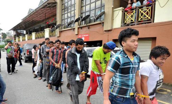 কুয়ালালামপুরে ৬০ বাংলাদেশি আটক 