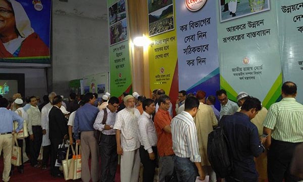 জমে উঠেছে আয়কর মেলা