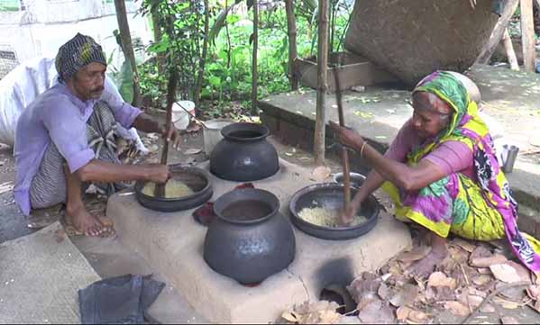 মুড়মুড়ে শব্দে মুখরিত মুড়িপল্লী বারতোপা
