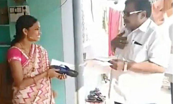 জুতো নিন, ভোট দিন!