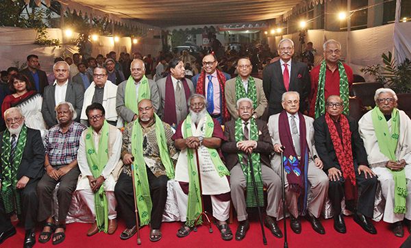জাতির বীর সন্তানদের বাংলাদেশ প্রতিদিনের সম্মাননা