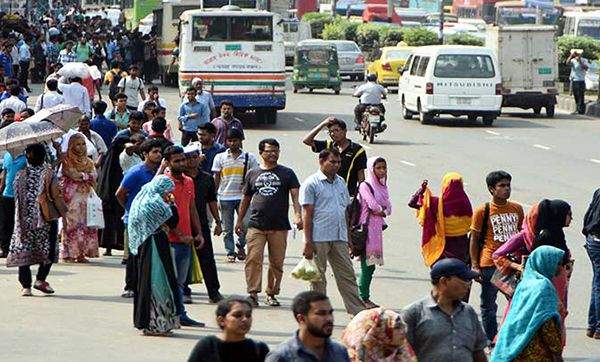 রাজধানীর সড়ক থেকে হঠাৎ উধাও গণপরিবহন