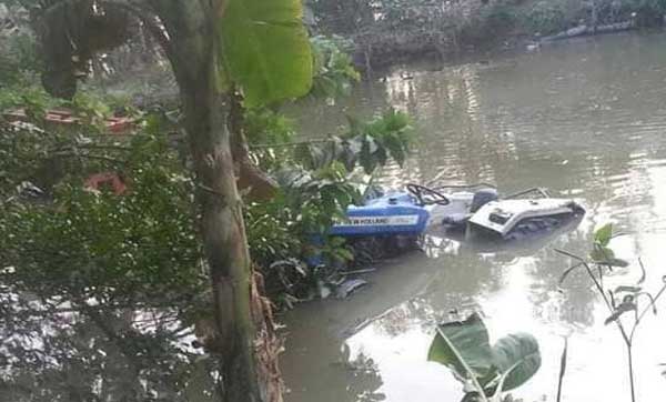 পরশুরামে পাওয়ার ট্রলি পুকুরে, চালক নিহত