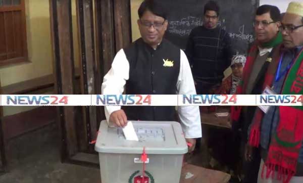 দিনাজপুরে ভোট গ্রহণ চলছে