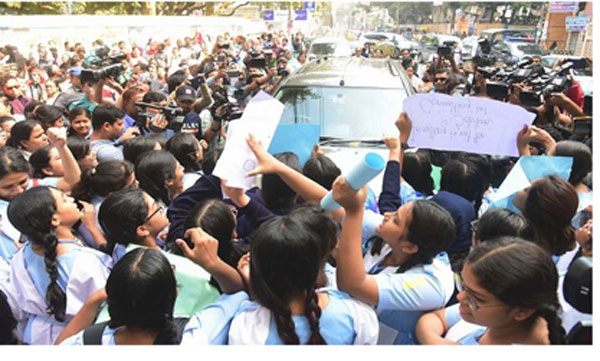 ভিকারুননিসার প্রভাতী শাখার প্রধান বরখাস্ত 