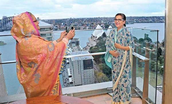 বঙ্গবন্ধুর দুই কন্যার ছবি ভাইরাল