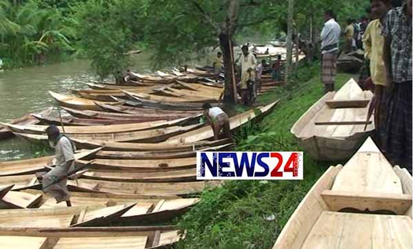 উপকূলীয় জেলাগুলোতে যাতায়াতের প্রধান ভরসা নৌকা