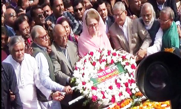জাতীয় স্মৃতিসৌধে খালেদা জিয়ার শ্রদ্ধা