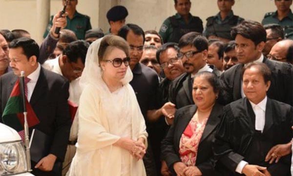 খালেদা জিয়ার পক্ষে চতুর্থ দিনের মতো যুক্তিতর্ক উপস্থাপন শুরু