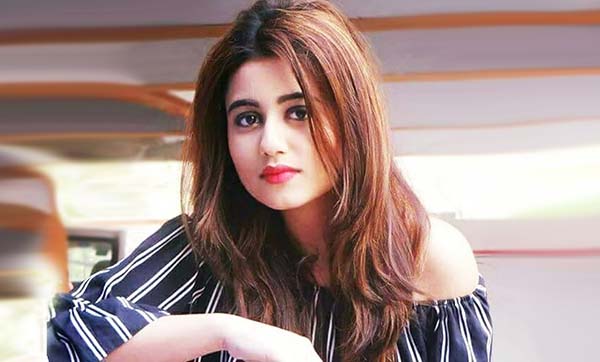 বয়ফ্রেন্ড খুঁজছেন স্বস্তিকা