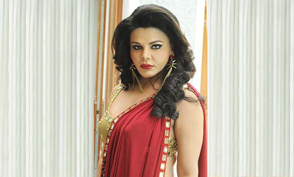 বিরুশকা দম্পতিকে 'জন্ম নিরোধক' দিতে চান রাখি!