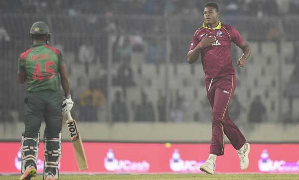 ৪ উইকেট হারিয়ে ব্যাকফুটে টাইগাররা